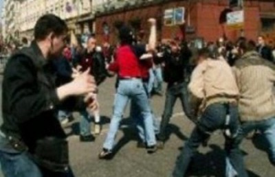 В Москве произошла массовая драка гастарбайтеров с полицейскими: фото 2887099