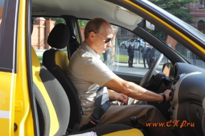 Путину приходилось подрабатывать таксистом: фото 8227543